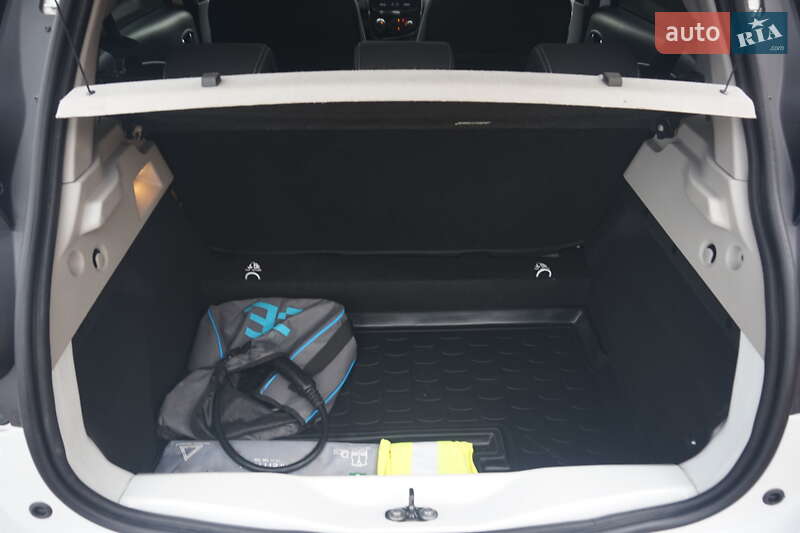 Хетчбек Renault Zoe 2017 в Самборі фото 50 Хетчбек Renault Zoe 2017 в Самборі