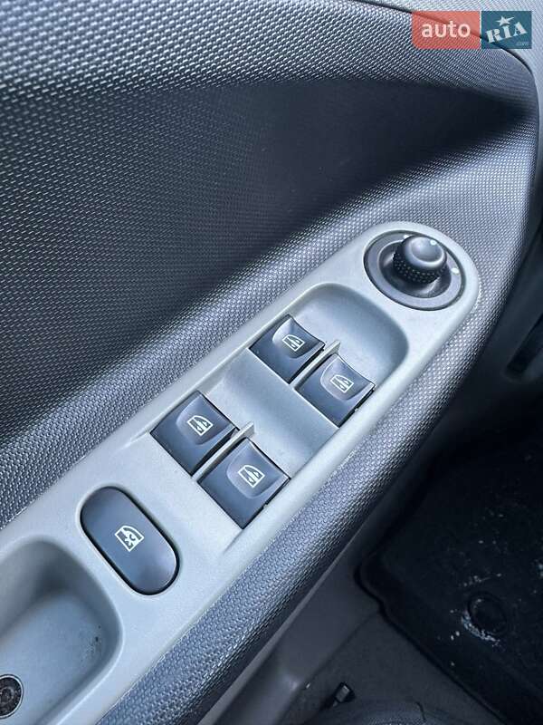 Хетчбек Renault Zoe 2014 в Білогородці фото 29 Хетчбек Renault Zoe 2014 в Білогородці