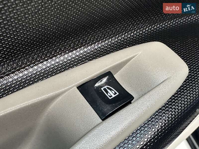 Хэтчбек Renault Zoe 2014 в Ровно фото 80 Хэтчбек Renault Zoe 2014 в Ровно