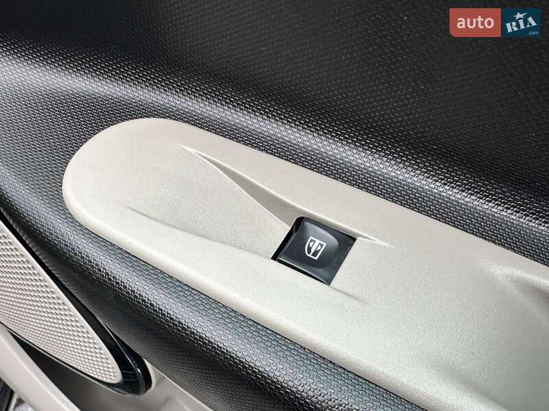 Хэтчбек Renault Zoe 2014 в Ровно фото 98 Хэтчбек Renault Zoe 2014 в Ровно