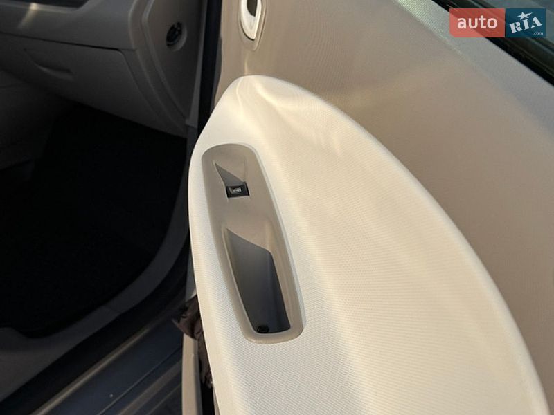 Хэтчбек Renault Zoe 2016 в Львове фото 22 Хэтчбек Renault Zoe 2016 в Львове
