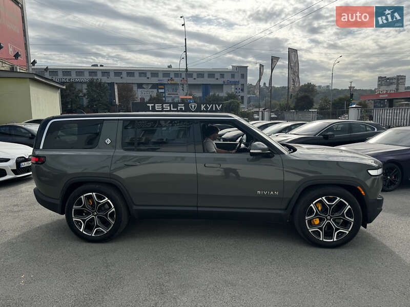 Внедорожник / Кроссовер Rivian R1S 2022 в 