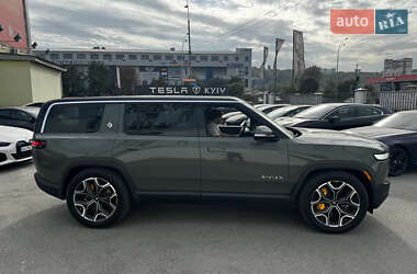 Внедорожник / Кроссовер Rivian R1S 2022 в 
