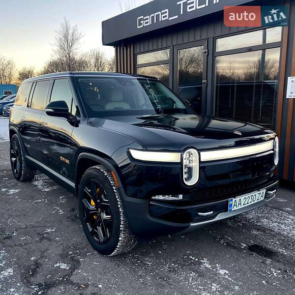 Rivian R1S 2023