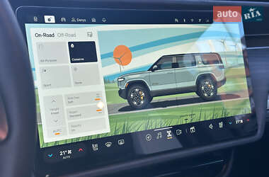 Внедорожник / Кроссовер Rivian R1S 2023 в Луцке
