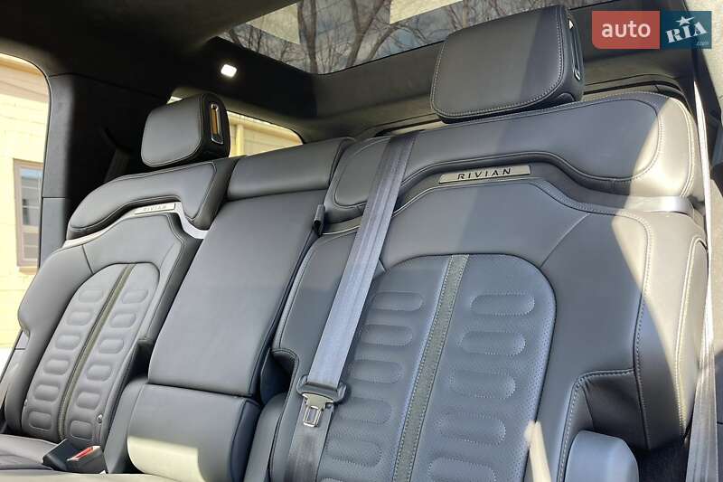 Внедорожник / Кроссовер Rivian R1S 2023 в Одессе