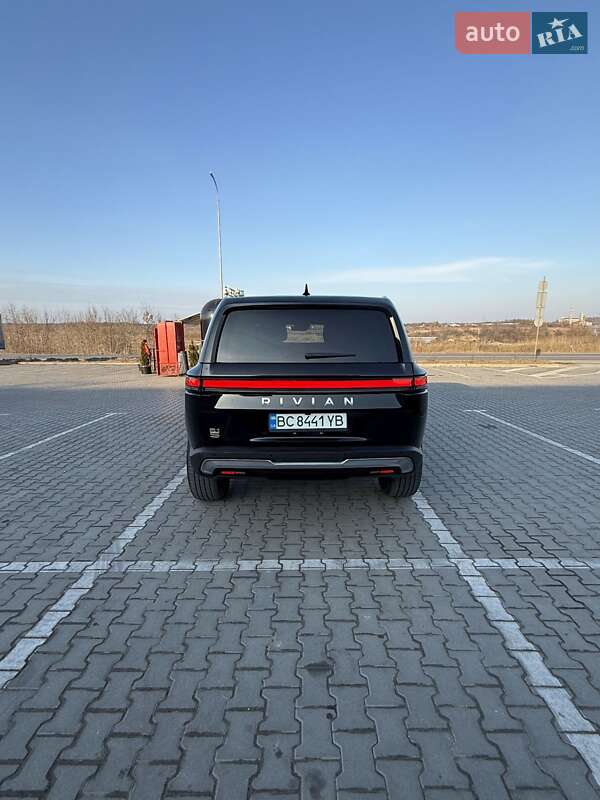 Позашляховик / Кросовер Rivian R1S 2024 в Львові