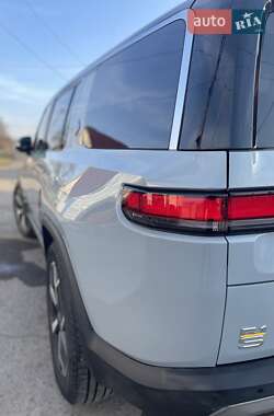 Внедорожник / Кроссовер Rivian R1S 2023 в 