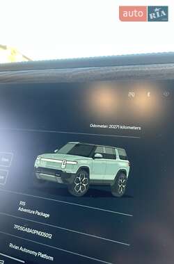 Внедорожник / Кроссовер Rivian R1S 2023 в 
