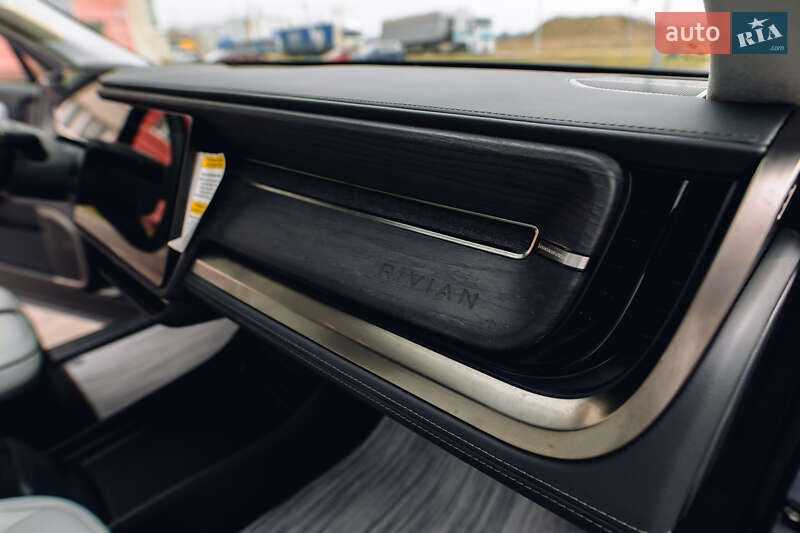 Внедорожник / Кроссовер Rivian R1S 2024 в Киеве