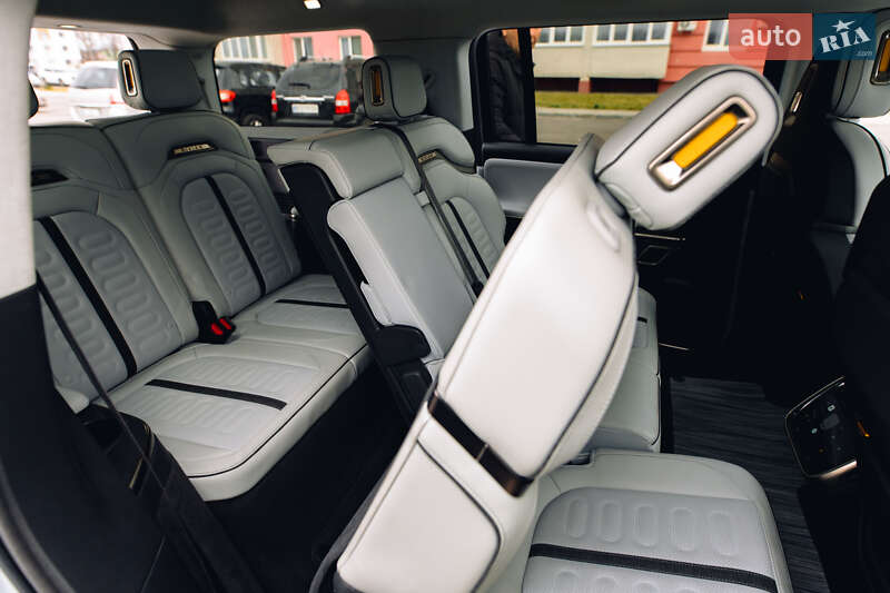 Внедорожник / Кроссовер Rivian R1S 2024 в Киеве