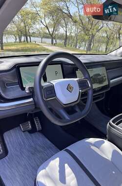 Внедорожник / Кроссовер Rivian R1S 2023 в 