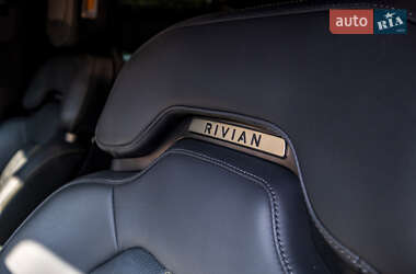 Позашляховик / Кросовер Rivian R1S 2023 в 
