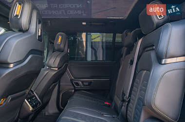 Позашляховик / Кросовер Rivian R1S 2023 в 
