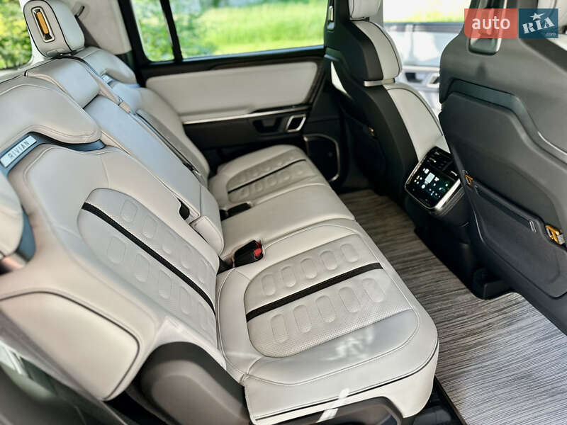Позашляховик / Кросовер Rivian R1S 2023 в Києві