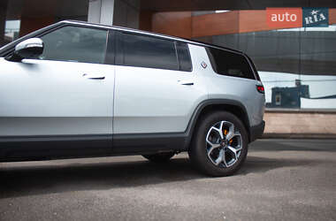 Внедорожник / Кроссовер Rivian R1S 2023 в 