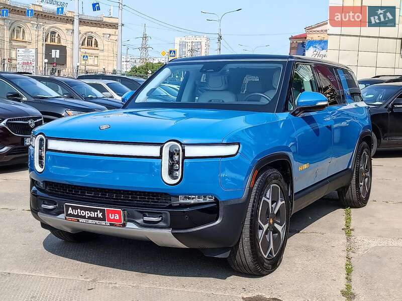 Rivian R1S 2017