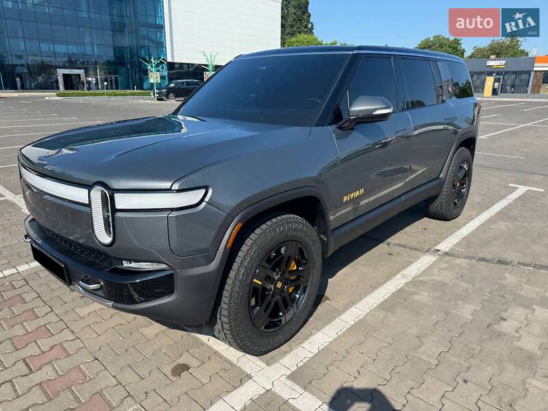 Универсал Rivian R1S 2023 в 