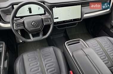 Внедорожник / Кроссовер Rivian R1S 2022 в 