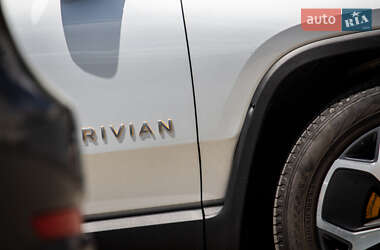 Пікап Rivian R1S 2022 в 
