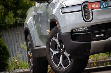 Пікап Rivian R1S 2022 в 