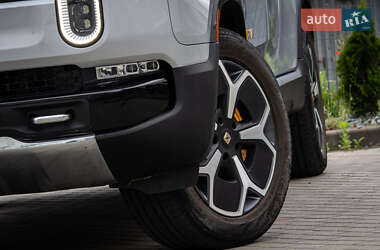 Пікап Rivian R1S 2022 в 