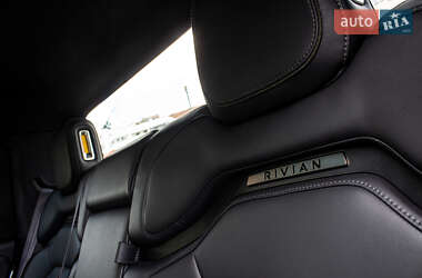 Пікап Rivian R1S 2022 в 
