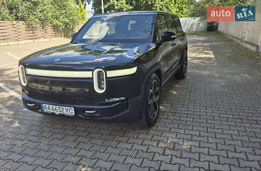 Внедорожник / Кроссовер Rivian R1S 2023 в 