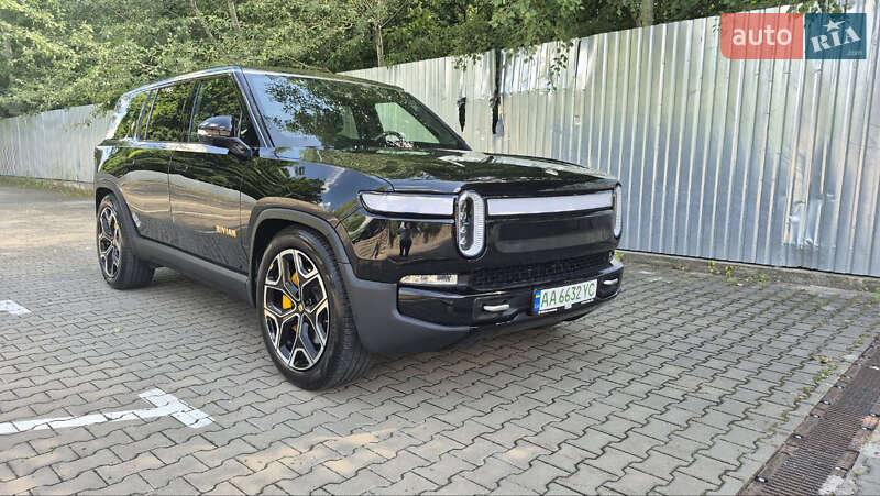 Внедорожник / Кроссовер Rivian R1S 2023 в 