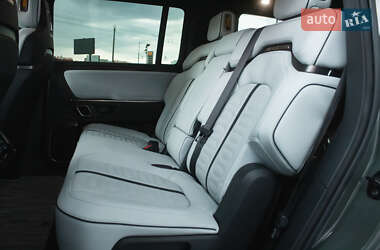 Внедорожник / Кроссовер Rivian R1S 2023 в 