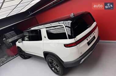 Внедорожник / Кроссовер Rivian R1S 2022 в 