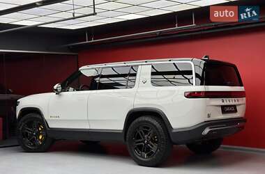 Внедорожник / Кроссовер Rivian R1S 2022 в 