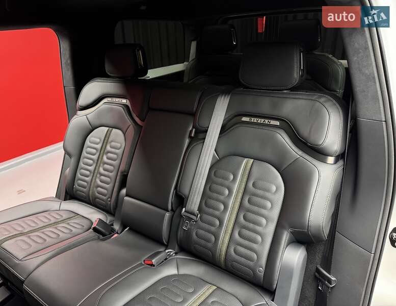 Внедорожник / Кроссовер Rivian R1S 2022 в Киеве