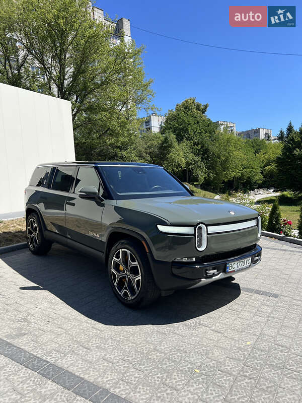 Rivian R1S 2022