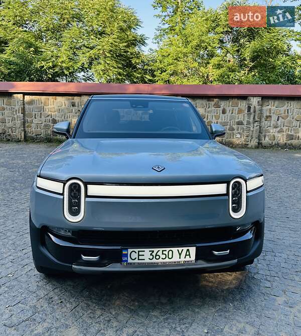 Позашляховик / Кросовер Rivian R1S 2024 в 