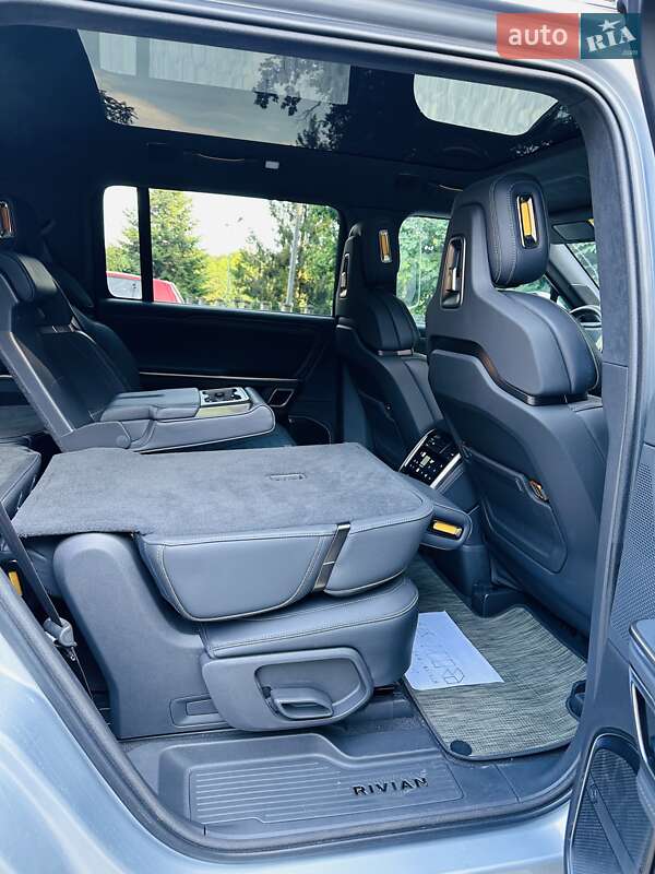 Позашляховик / Кросовер Rivian R1S 2024 в Чернівцях