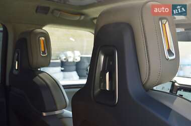 Позашляховик / Кросовер Rivian R1S 2023 в 