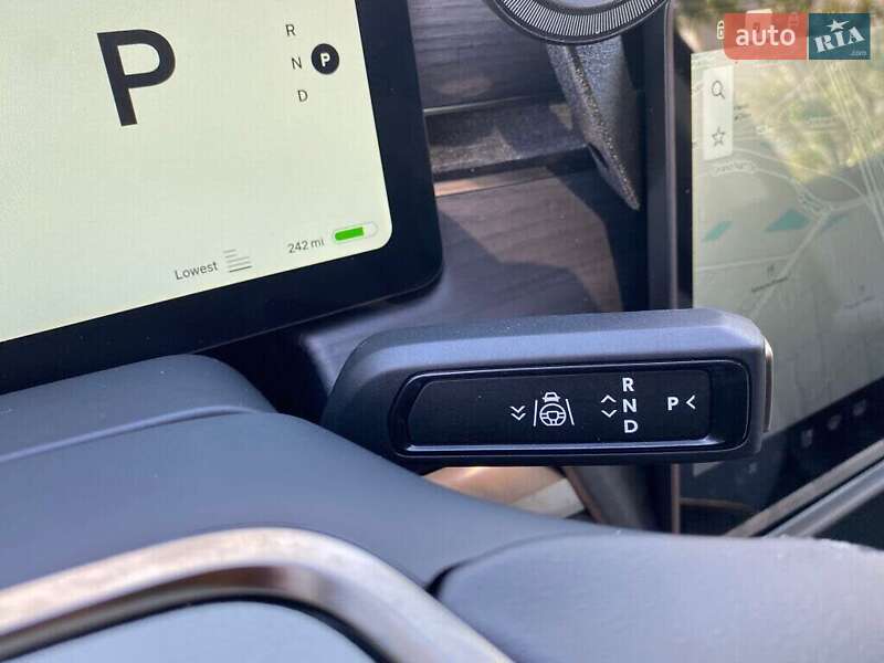 Позашляховик / Кросовер Rivian R1S 2023 в Львові