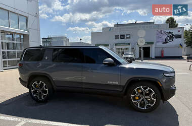 Внедорожник / Кроссовер Rivian R1S 2023 в 
