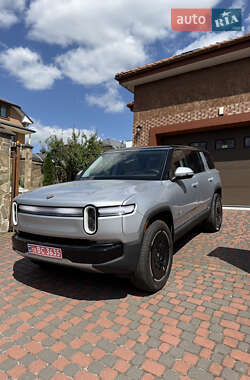 Внедорожник / Кроссовер Rivian R1S 2025 в 