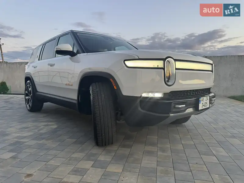 Rivian R1S