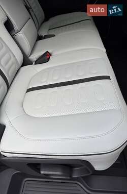Позашляховик / Кросовер Rivian R1S 2023 в 