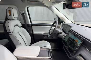 Позашляховик / Кросовер Rivian R1S 2023 в 