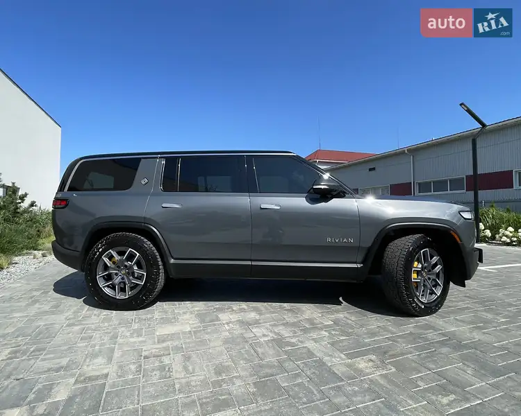 Rivian R1S 2023