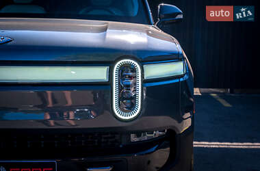 Позашляховик / Кросовер Rivian R1S 2023 в 