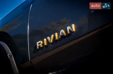 Позашляховик / Кросовер Rivian R1S 2023 в 