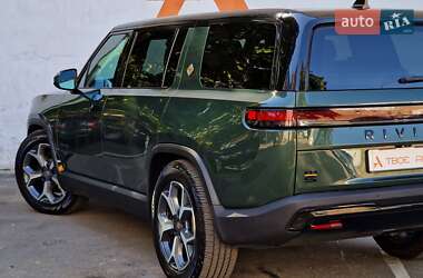 Позашляховик / Кросовер Rivian R1S 2023 в 