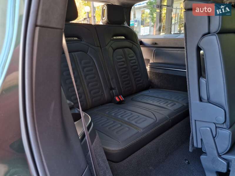 Внедорожник / Кроссовер Rivian R1S 2023 в Одессе