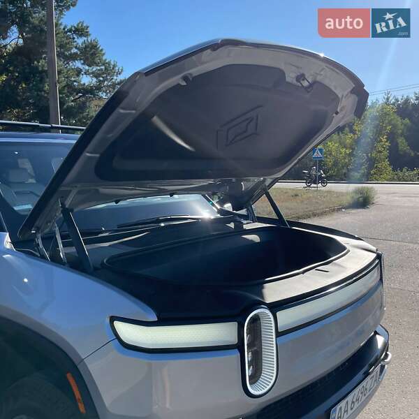 Позашляховик / Кросовер Rivian R1S 2023 в Києві фото 23 Позашляховик / Кросовер Rivian R1S 2023 в Києві