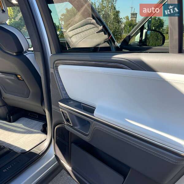 Позашляховик / Кросовер Rivian R1S 2023 в Києві фото 36 Позашляховик / Кросовер Rivian R1S 2023 в Києві
